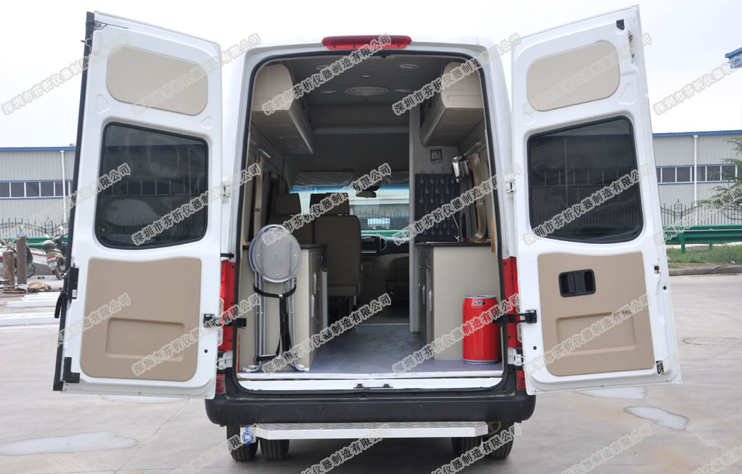 江淮星銳食品安全移動(dòng)監(jiān)測(cè)車(chē)